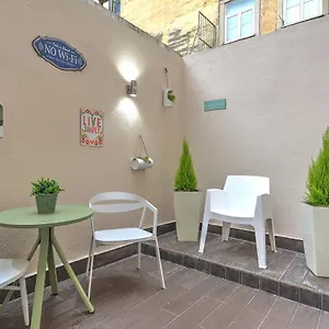 Traditional With A Terrace, Ac And Fast Internet Apartment